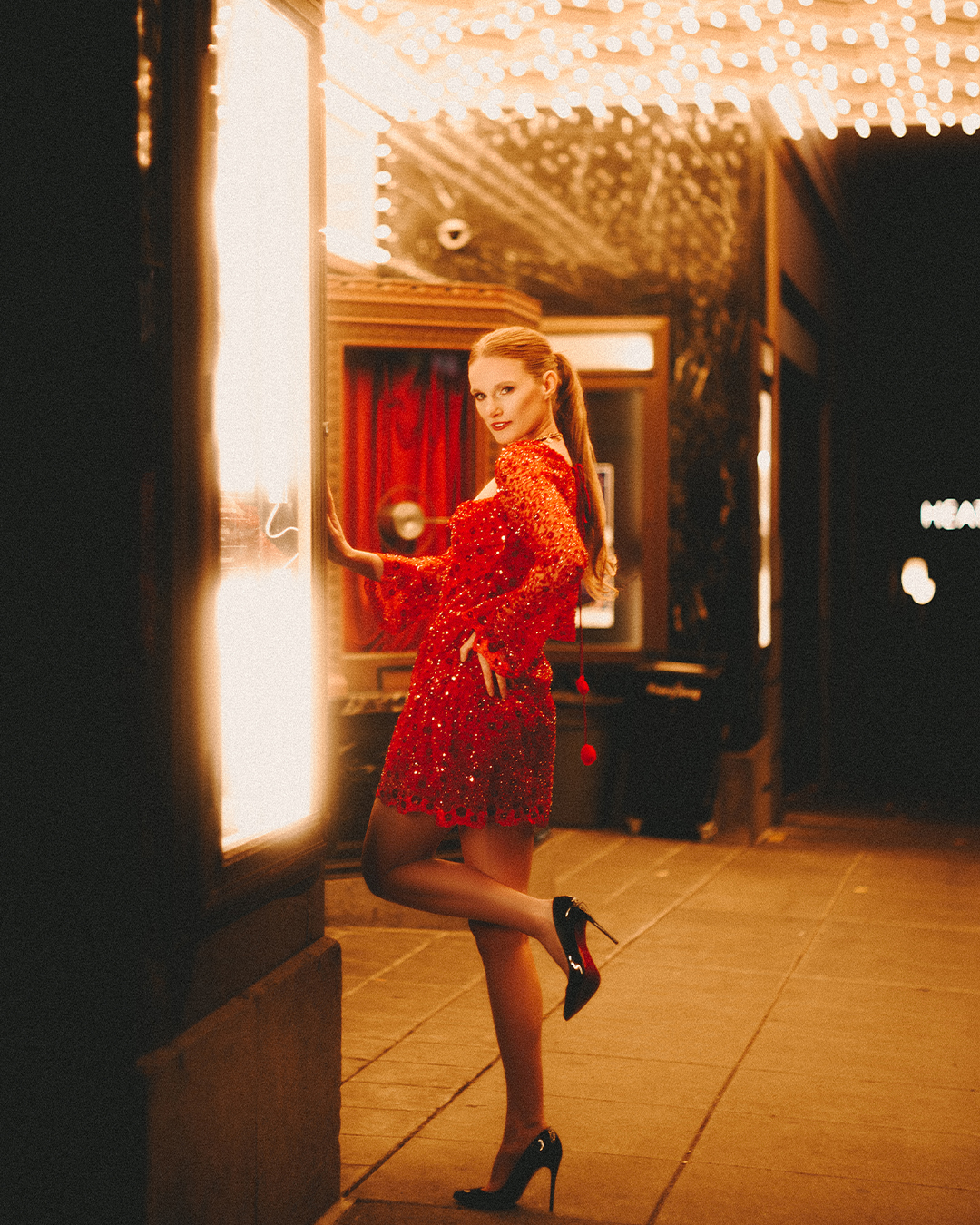 Old Hollywood Glamour: A Story of a Fashion-Forward Premiere Night — photograph 7 of 20